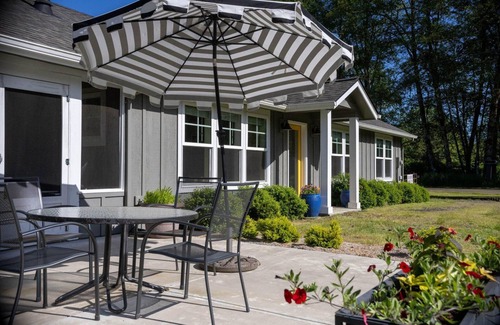 Skamokawa House | New creek-side home in the country with modern amenities