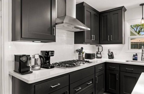 Braeswood Place House | NEW! Crystal Blue Urban Sanctuary near NRG MDACC