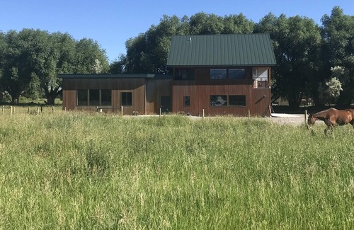 Livingston House | New! Custom built Blue Pine Guest House