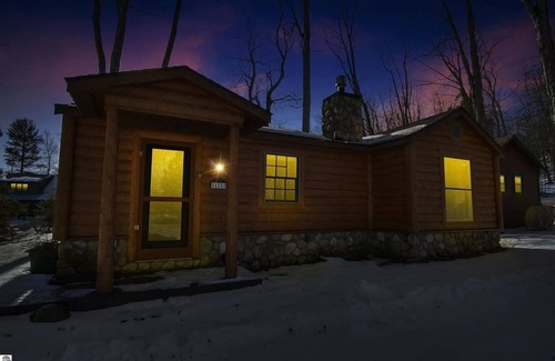 Northport Cottage | New! Cute 2-bedroom cottage in quaint Northport