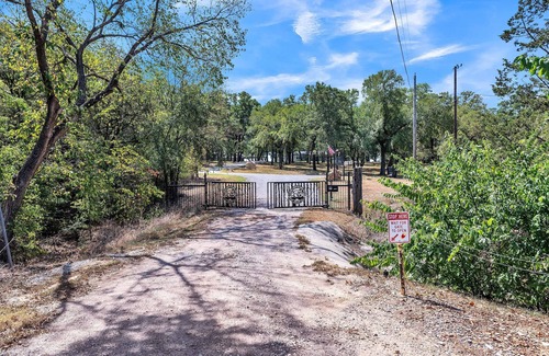 Kingston Apartment | NEW! Daze Off(Suite 6) - Pet Friendly Suite by The Lodges at Fossil Creek