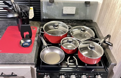 Northwest Orlando House | NEW + DELIGHTFUL 2 Bedroom Disney Camper/RV!