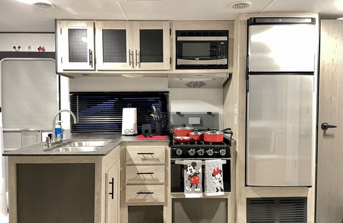 Northwest Orlando House | NEW + DELIGHTFUL 2 Bedroom Disney Camper/RV!