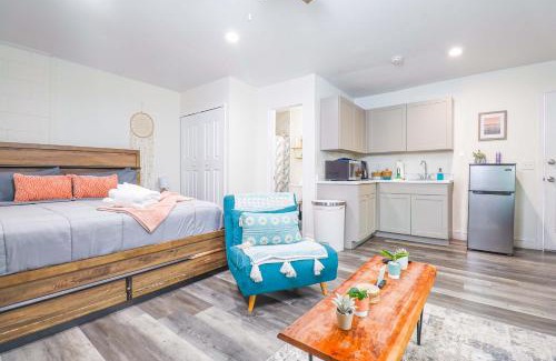 Orlando Apartment | NEW Designed Apt 2023 NrUCF PETSOk PrivateEntry