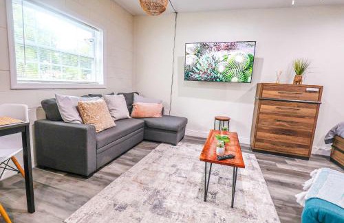 Orlando Apartment | NEW Designed Apt 2023 NrUCF PETSOk PrivateEntry