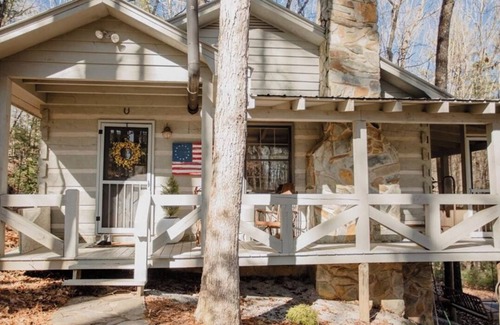 Dial Cabin | NEW! Designer COZY cabin in Blue Ridge, GA!