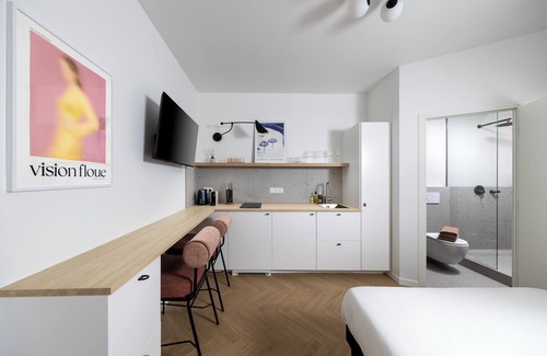 Monaco Apartment | New Designer Studio Centrally Located AC, Fiber