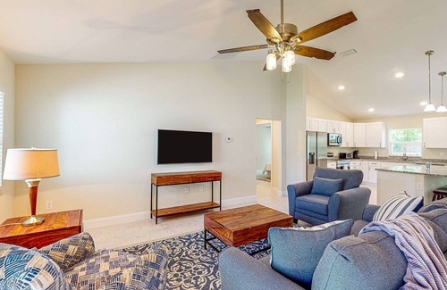 Fellowship House | New, Dog-Friendly Home close to Equestrian Centers