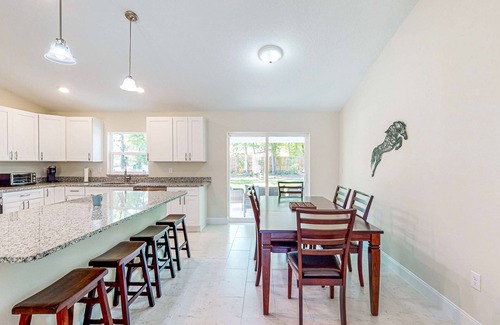 Fellowship House | New, Dog-Friendly Home close to Equestrian Centers