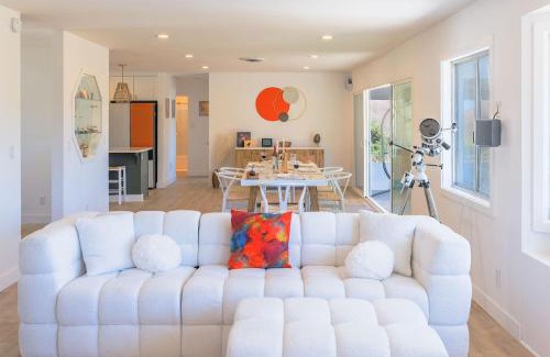 Joshua Tree Highlands Villa | New: Dome, Hot Tub, Game Room, 5 min to park