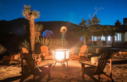 Joshua Tree Highlands Villa | New: Dome, Hot Tub, Game Room, 5 min to park