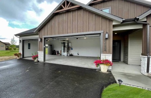Tamarack Resort Cabin | New Donnelly Cabin w/Hot Tub, Near Lake Cascade!