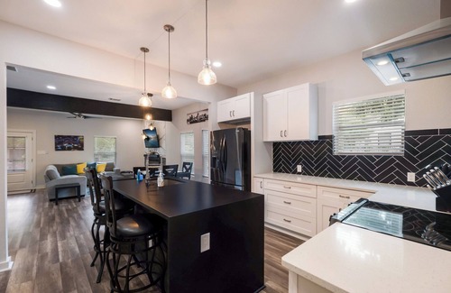 Downtown San Antonio House | New! Downtown family getaway!