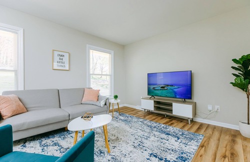 Charlotte House | *NEW* Dream Getaway ~ Modern 4BR Home w/King Bed