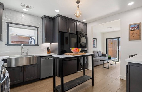 Westside House | NEW Driftwood Villa – 3BD, 2BA Close to Beach and Everything!