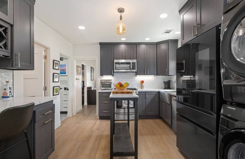 Westside House | NEW Driftwood Villa – 3BD, 2BA Close to Beach and Everything!