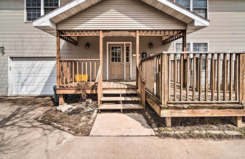 Dubuque Apartment | NEW! Dubuque Apartment w/ Deck < 1 Mi to Downtown!