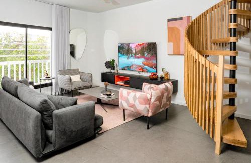 Tel Aviv City Center Apartment | New Duplex 3 Bedroom with Jacuzzi