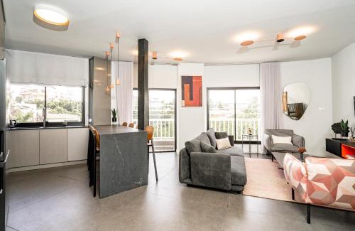 Tel Aviv City Center Apartment | New Duplex 3 Bedroom with Jacuzzi