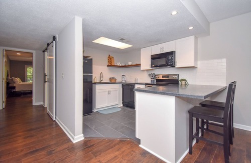 Auburn Condo | NEW! Eagles Landing 2BR/2BA condo in Auburn close to downtown! Sleeps 7!