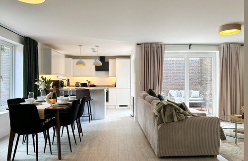 Canterbury House | NEW Edwin Bing Mews | City Centre + FREE Parking