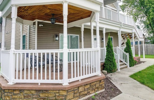 West Central Condo | NEW! Elegant 3BR Downtown Condo w/Free Parking