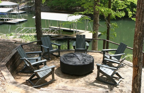 Jasper House | NEW Emerald Hideaway on Smith Lake -4 BED, 3.5 BATH w/Fire Pit, Kayaks + More!