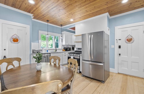 Reading Apartment | New England Historic Charm Meets Modern Style in the North Shore