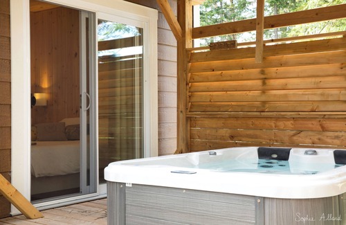 Saint-Paul-de-Montminy Cottage | NEW! ESKER NATURE ONE BEDROOM KING SIZE BED WITH PRIVATE SPA
