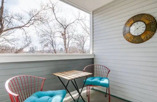 Whittier Condo | NEW Executive Apt w/ Mountain Views, Parking & Wi-Fi