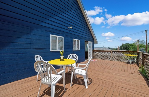 Scranton Apartment | NEW ! " Extended Stay " 2 bed spacious retro flow with fire place -min from DT