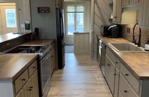 Bellaire House | New ~ Fall Golf & Colors: New Listing accommodates 10