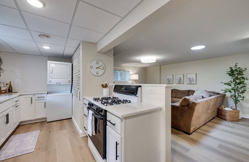 Minnetonka Apartment | New Fall Openings - Lake Proximity, Brand New Modern Comfort