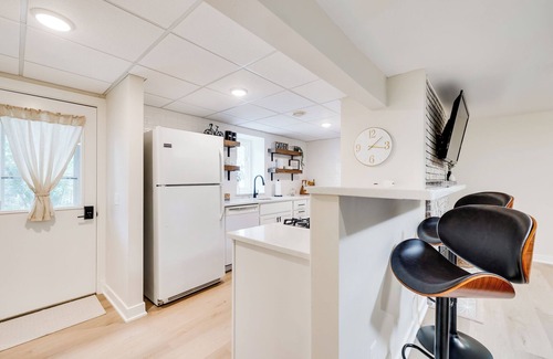 Minnetonka Apartment | New Fall Openings - Lake Proximity, Brand New Modern Comfort