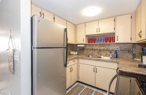 Daytona Beach Apartment | New Fall Rates-Beach in 8 Mins-Smart TVs-Free Parking-Speedway-Golf