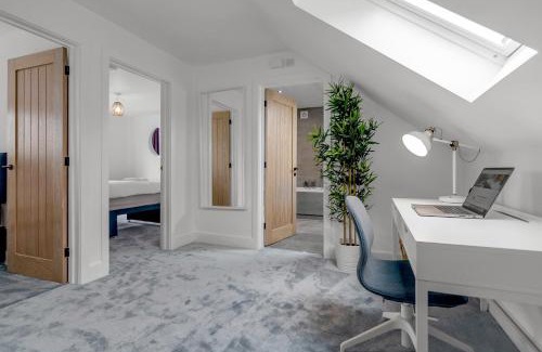 Norwich House | New Family & Contractor Home Lyhart Rd