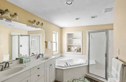 Jamaica Beach House | *NEW* Family friendly home and retreat at Tails Up! Spacious 🏠!