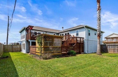 Jamaica Beach House | *NEW* Family friendly home and retreat at Tails Up! Spacious 🏠!