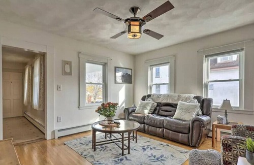 Salem Apartment | NEW! Family-Friendly Getaway < 1 Mi to Dtwn Salem!