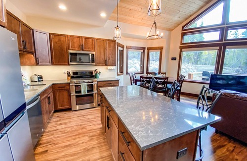 Alma Cabin | New! Family Friendly, Pet Friendly, New Build, 20 mi to Breckenridge - Lamplighter Lodge