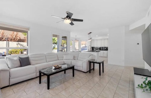 Arabian Views House | NEW! Family Fun Pool Grill Pool Table