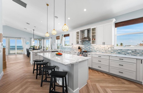 Captiva House | New Family Getaway King Beds, Pool & Gulf Views