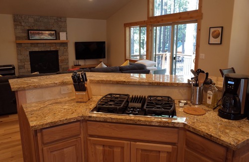 Tahoe Island House | New ~* Family Oriented *~ House, 30+ Days