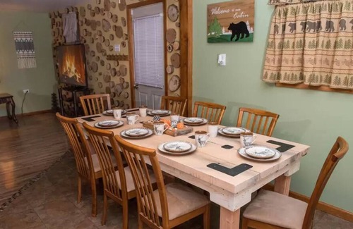 Albrightsville Cabin | NEW! FAMILY RETREAT -GAME ROOM -FirePit-Huge Patio-Walk to Lakes/Beaches-Tennis