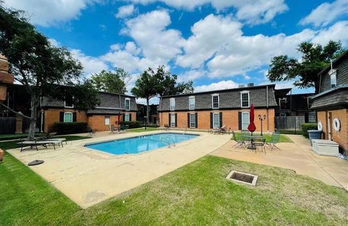Central Oklahoma City Condo | *NEW* ★ Family sized Condo Near Downtown with FastWi-Fi and exclusive balcony!★