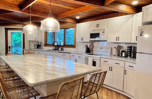Bristol Hills House | NEW! Finger Lakes Mtn Retreat~Game Room~4BR/4BA~Family & Pet Friendly