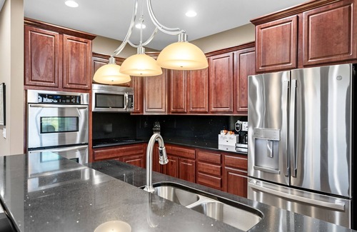 Allenton House | NEW Firepit | 2 King Beds | Country Views