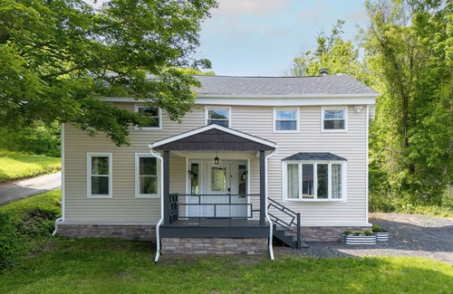Ashland House | NEW! Firepit, Game Room, Near Hiking