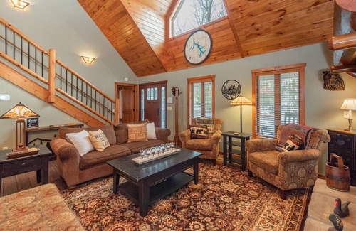 Swanton House | New! Fireside Retreat: Lake Access, Fireplace, Dock Slip, Hot Tub!