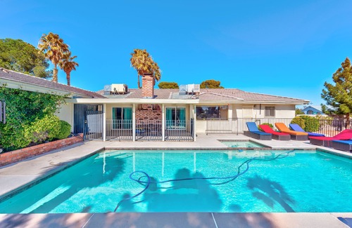 Las Vegas Villa | new first class villa on 20 k sq 3 m from strip